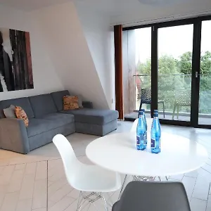 Biker - Victoria By Oneapartments Apartament